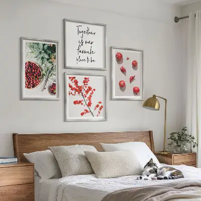 Polyptychon mit Rahmen minimalistische Darstellung roter Früchte von Pflanzen