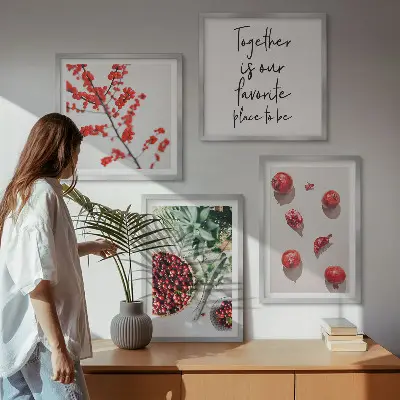 Polyptychon mit Rahmen minimalistische Darstellung roter Früchte von Pflanzen