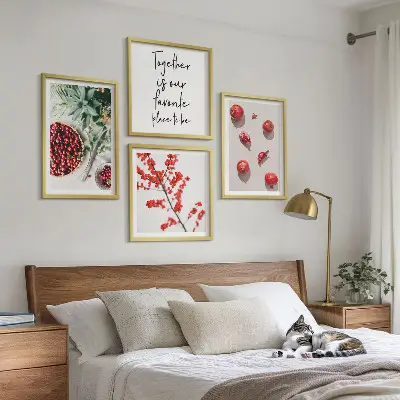Polyptychon mit Rahmen minimalistische Darstellung roter Früchte von Pflanzen