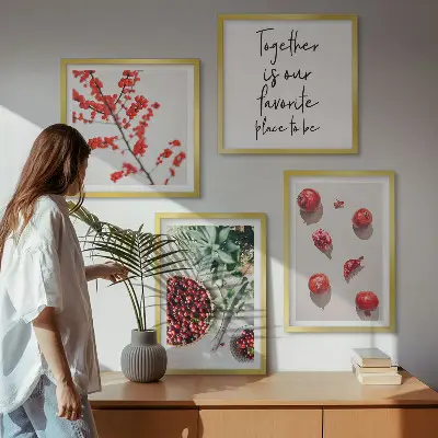 Polyptychon mit Rahmen minimalistische Darstellung roter Früchte von Pflanzen
