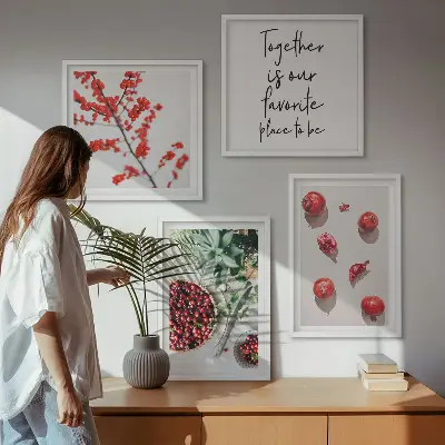 Polyptychon mit Rahmen minimalistische Darstellung roter Früchte von Pflanzen