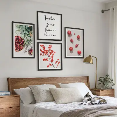 Polyptychon mit Rahmen minimalistische Darstellung roter Früchte von Pflanzen