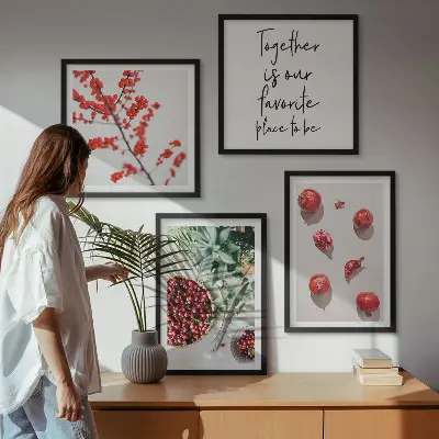 Polyptychon mit Rahmen minimalistische Darstellung roter Früchte von Pflanzen