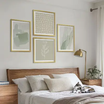 Abstrakte Aquarellpflanzen als gerahmtes Polyptychon