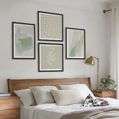Abstrakte Aquarellpflanzen als gerahmtes Polyptychon