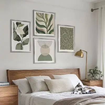 Abstraktes Wandbild mit geometrischen Blättern als mehrteiliges Polyptychon mit Rahmen