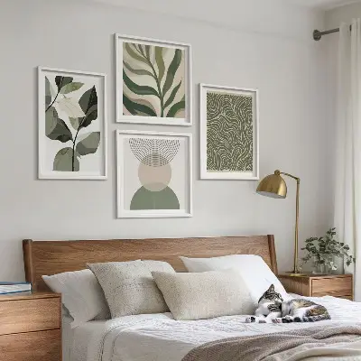 Abstraktes Wandbild mit geometrischen Blättern als mehrteiliges Polyptychon mit Rahmen