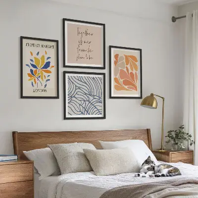 Moderne abstrakte Blumen als gerahmtes Polyptychon