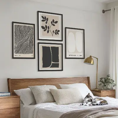 Minimalistische Pflanzenmuster als mehrteiliges Wandbild mit Rahmen