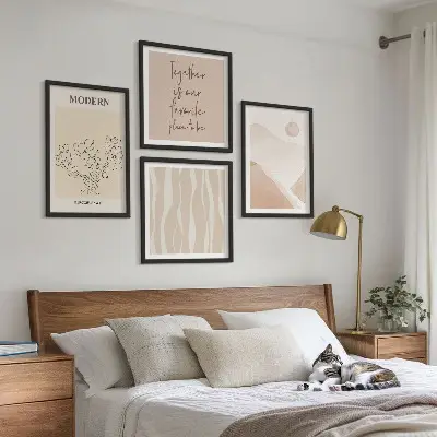 Abstrakte Formen und Farben als mehrteiliges Wandbild mit Rahmen