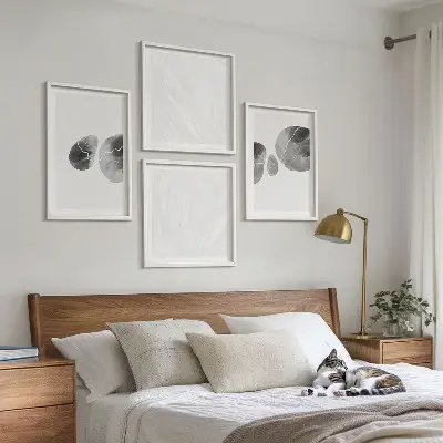 Abstrakte Kunst mit Farbspritzern als mehrteiliges Wandbild mit Rahmen