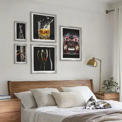 Bilderset fürs Sofa mit stilvollen Retro-Auto- und Getränkemotiven