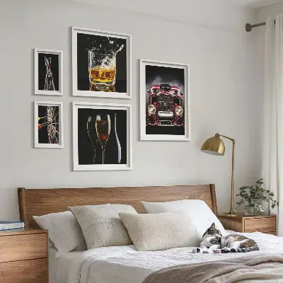 Bilderset fürs Sofa mit stilvollen Retro-Auto- und Getränkemotiven