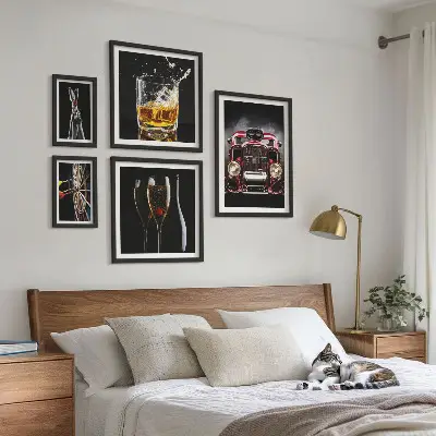 Bilderset fürs Sofa mit stilvollen Retro-Auto- und Getränkemotiven