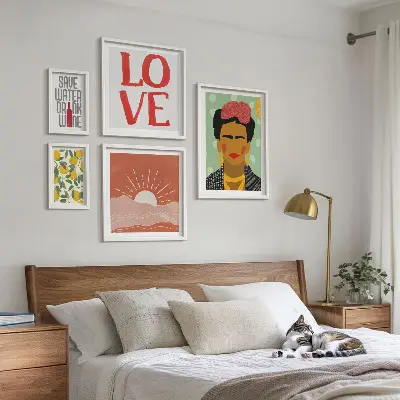 Bilderset fürs Sofa mit Boho-Motiv von Blumen und Frau