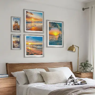 Modernes Wandbilder-Set mit Motiven von Sonnenuntergängen am Meer und Stadtbrücken