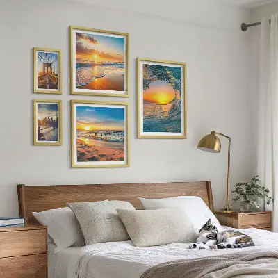 Modernes Wandbilder-Set mit Motiven von Sonnenuntergängen am Meer und Stadtbrücken