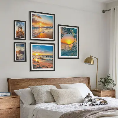 Modernes Wandbilder-Set mit Motiven von Sonnenuntergängen am Meer und Stadtbrücken