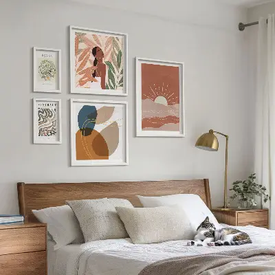 Modernes Wandbilder-Set mit abstrakten Pflanzenmotiven im Boho-Stil