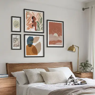 Modernes Wandbilder-Set mit abstrakten Pflanzenmotiven im Boho-Stil