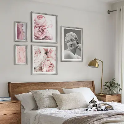 Bildergalerie-Set für die Wand mit klassischen Blumenskulpturen