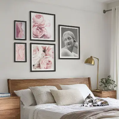 Bildergalerie-Set für die Wand mit klassischen Blumenskulpturen