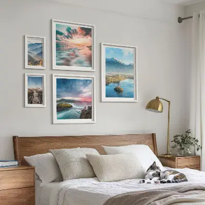 Modernes Wandbilder-Set mit Berglandschaften und Wasserfällen