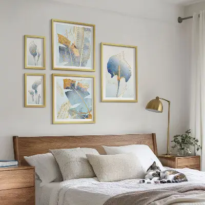 Bilderset fürs Sofa mit stilvollen Blumen und zarter Natur