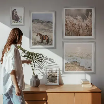 Modernes Wandbilder-Set mit Landschaften, Pferden und Wasser