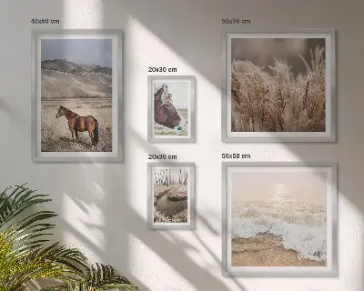 Modernes Wandbilder-Set mit Landschaften, Pferden und Wasser