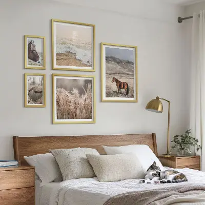 Modernes Wandbilder-Set mit Landschaften, Pferden und Wasser