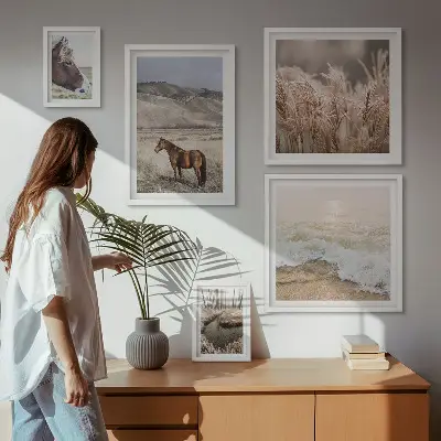 Modernes Wandbilder-Set mit Landschaften, Pferden und Wasser