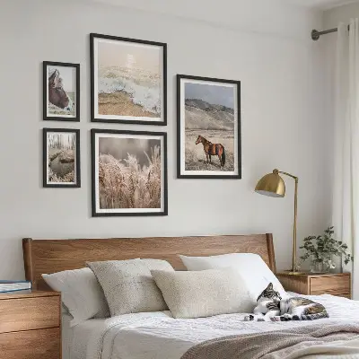 Modernes Wandbilder-Set mit Landschaften, Pferden und Wasser