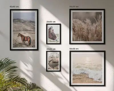 Modernes Wandbilder-Set mit Landschaften, Pferden und Wasser