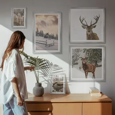 Modernes Wandbilder-Set mit verschneiten Winterlandschaften und Hirschen