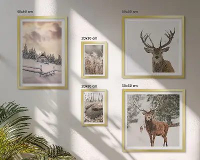 Modernes Wandbilder-Set mit verschneiten Winterlandschaften und Hirschen