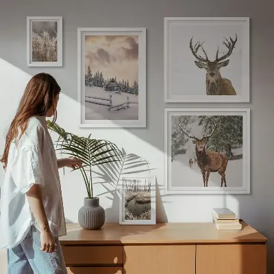 Modernes Wandbilder-Set mit verschneiten Winterlandschaften und Hirschen