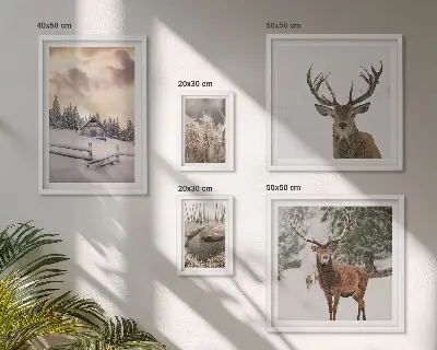 Modernes Wandbilder-Set mit verschneiten Winterlandschaften und Hirschen