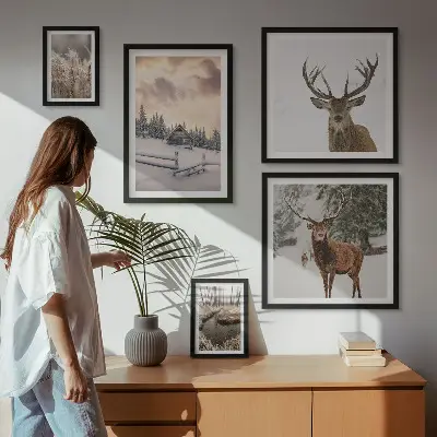 Modernes Wandbilder-Set mit verschneiten Winterlandschaften und Hirschen