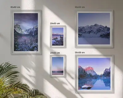 Modernes Wandbilder-Set mit Motiven von Bergseen, Wäldern und Landschaften