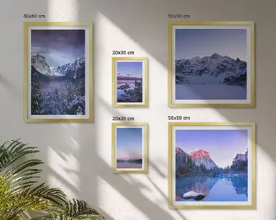 Modernes Wandbilder-Set mit Motiven von Bergseen, Wäldern und Landschaften