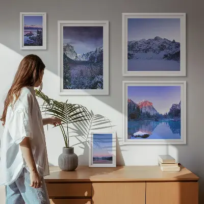 Modernes Wandbilder-Set mit Motiven von Bergseen, Wäldern und Landschaften
