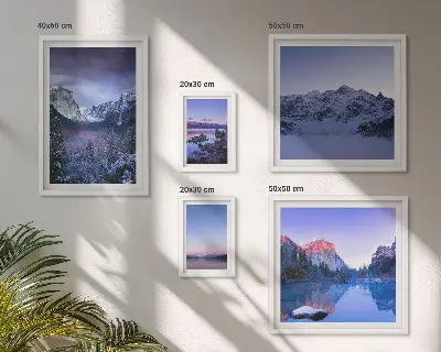 Modernes Wandbilder-Set mit Motiven von Bergseen, Wäldern und Landschaften