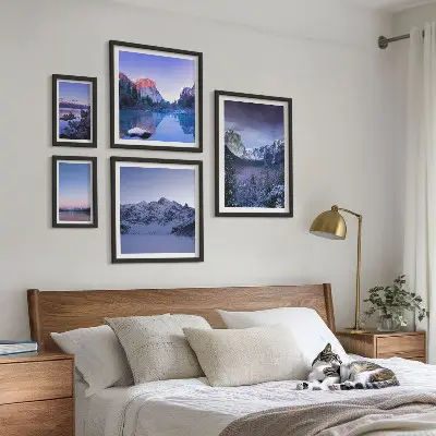 Modernes Wandbilder-Set mit Motiven von Bergseen, Wäldern und Landschaften