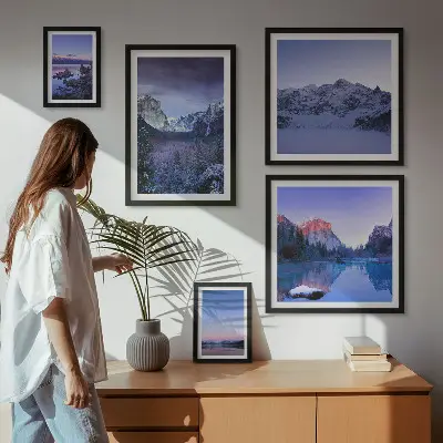 Modernes Wandbilder-Set mit Motiven von Bergseen, Wäldern und Landschaften
