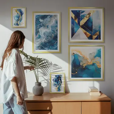 Modernes Wandbilder-Set mit abstrakter blauer Komposition