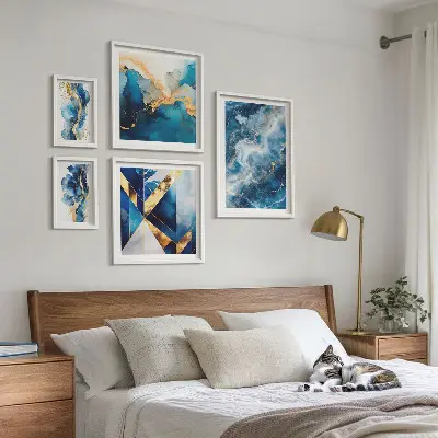 Modernes Wandbilder-Set mit abstrakter blauer Komposition