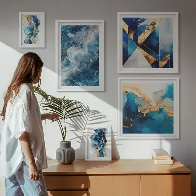 Modernes Wandbilder-Set mit abstrakter blauer Komposition