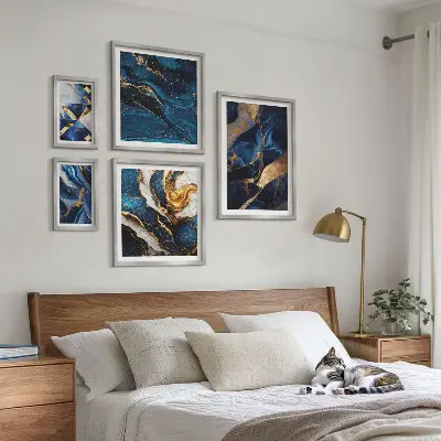Bildergalerie-Set für die Wand mit abstrakten blauen Mustern