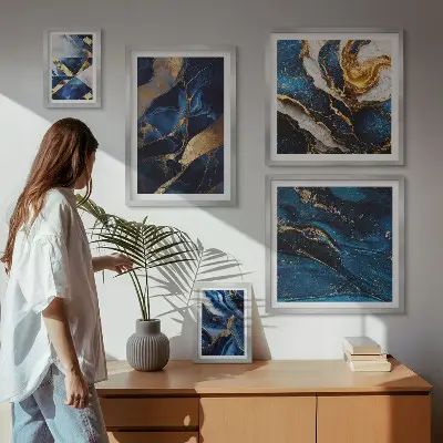 Bildergalerie-Set für die Wand mit abstrakten blauen Mustern